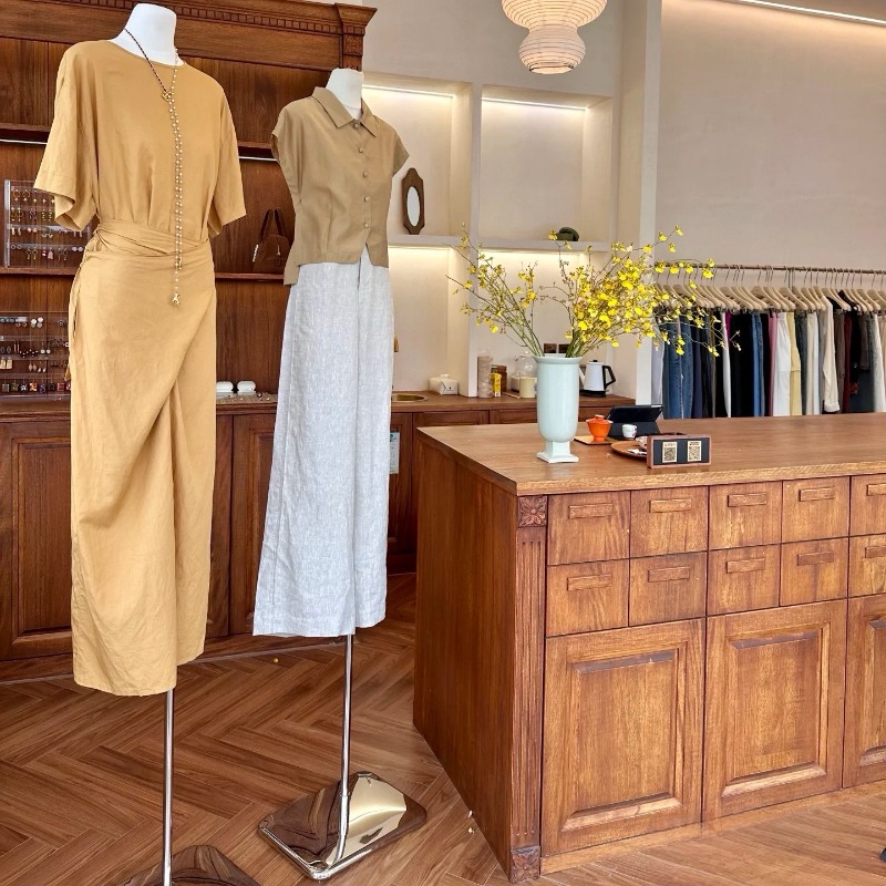 Clothing shop checkout page Me - Office Furniture Buyers recension och pris