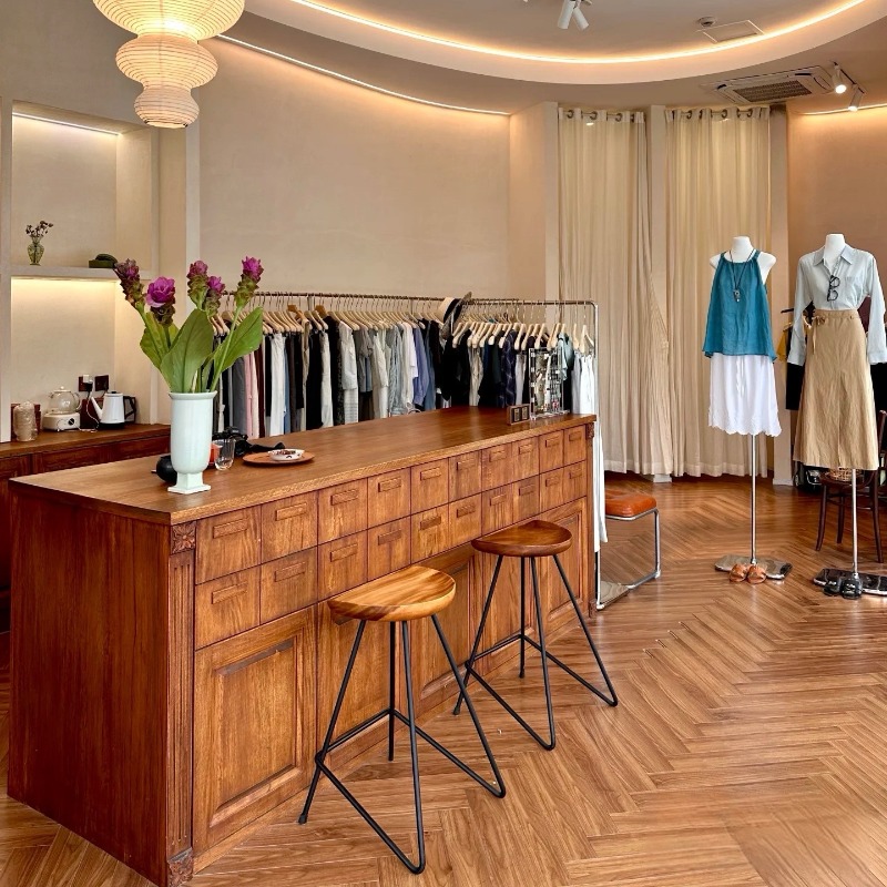 Clothing shop checkout page Me - Office Furniture Buyers recension och pris